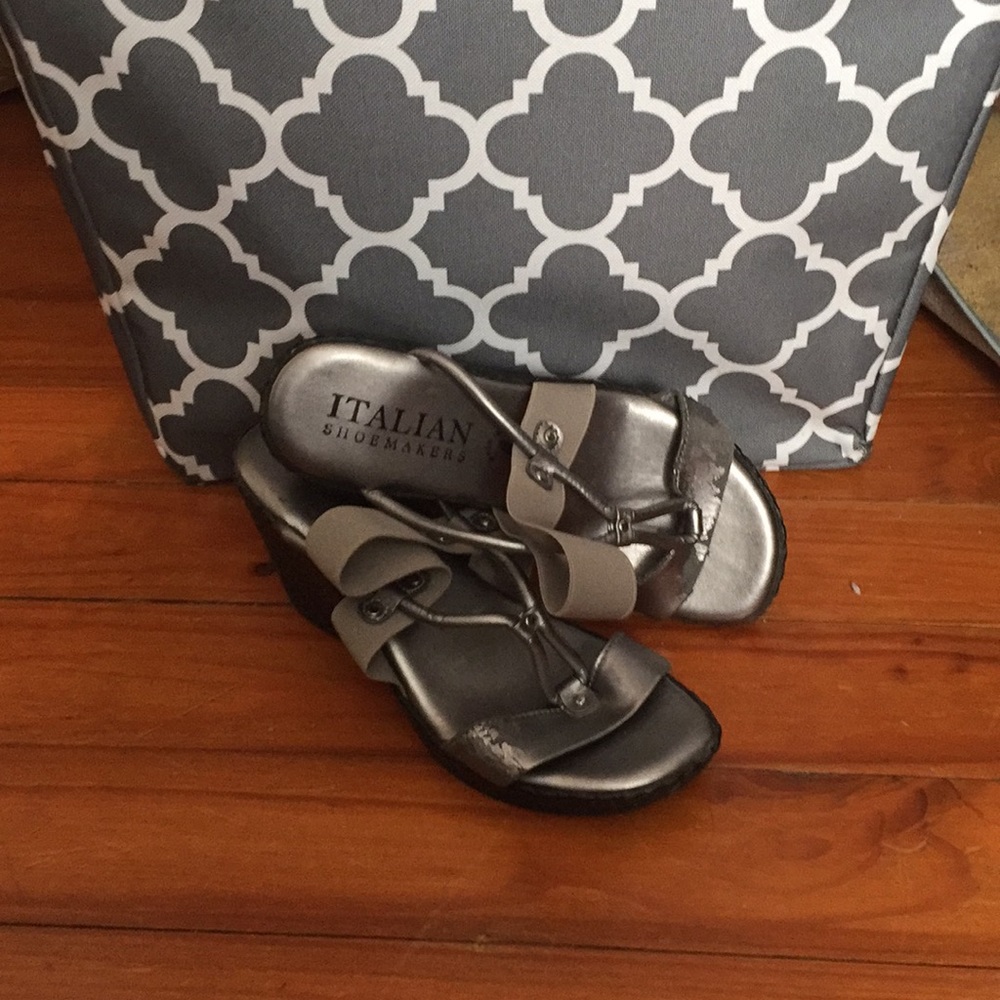 Cute lil silver wedges!!